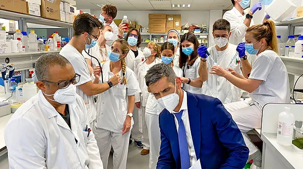 Dr. Eduardo López-Collazo and his Sexy Lab Team
